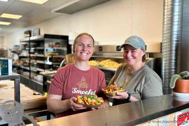 Mieke (47) en Eva (37) verhuizen hun ‘online’ frituur naar vernieuwd pand: “Een toonbank met vlees of een kassa vind je hier niet”