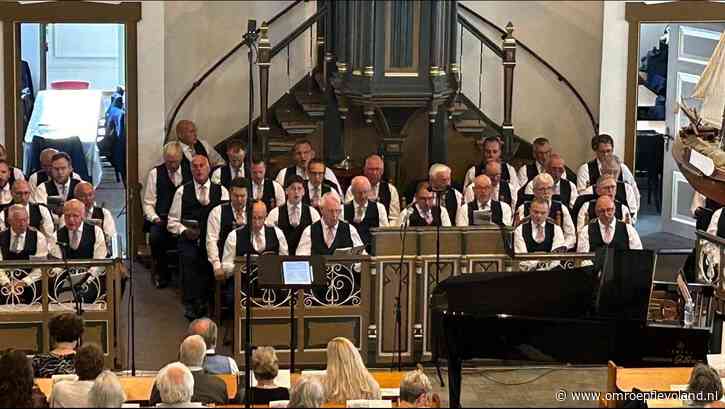 Urk - Zingen in de Zomer voelt als 'thuiskomen' voor bezoekers: "Ik zie weer allemaal oude vrienden"