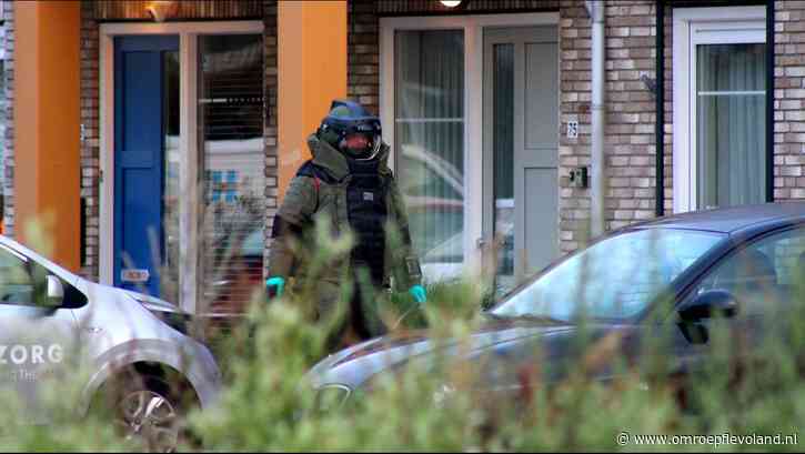 Urk - Veel hulpdiensten in vroege ochtend naar Urk vanwege verdacht pakketje