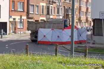 Fietsster (56) sterft na aanrijding met vrachtwagen in Schaarbeek