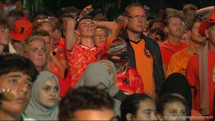Emmeloord - Vol plein ziet Oranje verliezen tegen Engeland, 'Die penalty was onnodig'