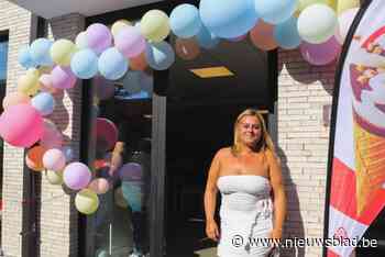 Julie (38) opent haar eerste fysieke snoepenwinkel ‘Sweets & Gifts By Julie’: “Mijn missie is simpel, mensen gelukkig maken”