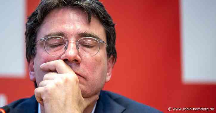 Mit dem Rücken zur Wand