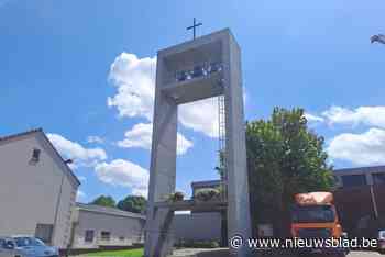 Vandalen bekladden kerktoren in Hees met graffiti