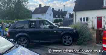 Granby Road Eltham: Two arrested after Range Rover stolen