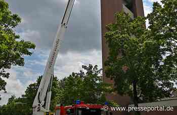 FW-M: Kirchturm verliert Blechteile (Unergiesing)