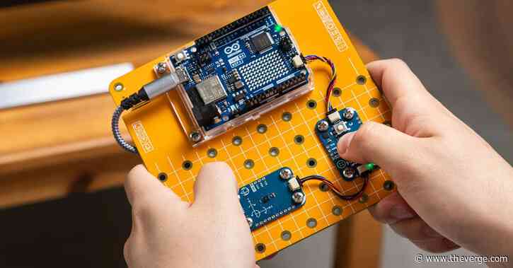 You can’t screw up Arduino’s new DIY electronics kit