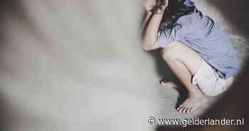 Vader (45) verdacht van jaar lang seksueel misbruik minderjarige dochters (13) en (10)