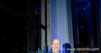 New York Philharmonic Chief Abruptly Steps Down