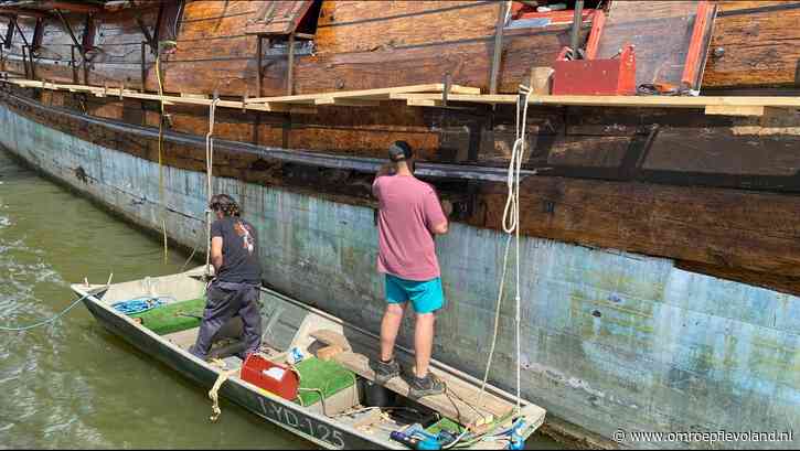 Lelystad - Haast is geboden bij uit het water halen van de rottende Batavia, maar is complexe klus