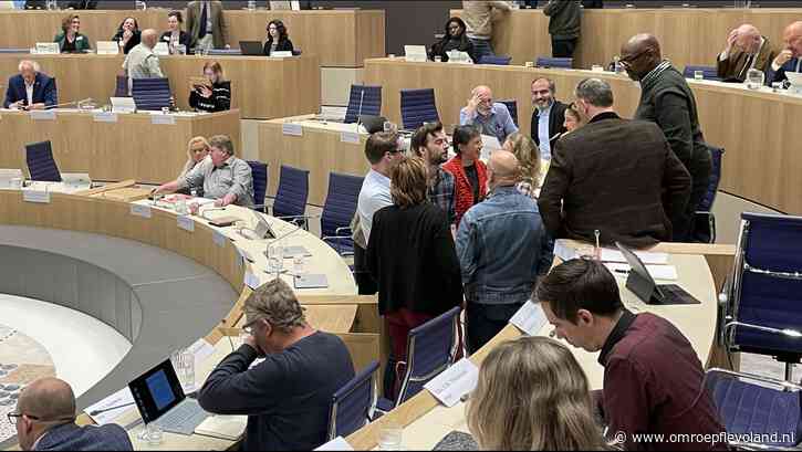 Almere - Oppositie reageert op bezuinigingen in Almere: 'Te idioot voor woorden'