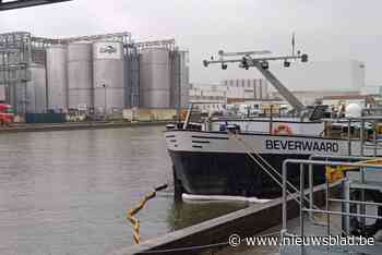 Nederlands schip lekt olie langs Noordkaai: duizend liter zonnebloemolie in kanaal gevloeid