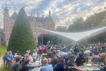 600 mensen genieten van 11 juli-viering na zomerwandeling