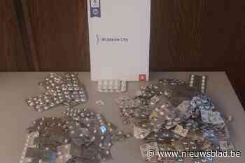 Vermoedelijke dealer heeft 1.200 pillen op zak, politie neemt ook drugs en cash in beslag