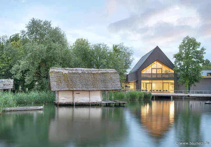 Umgedrehter Einbaum in Unteruhldingen - Erweiterung des Pfahlbaumuseums von a+r Architekten