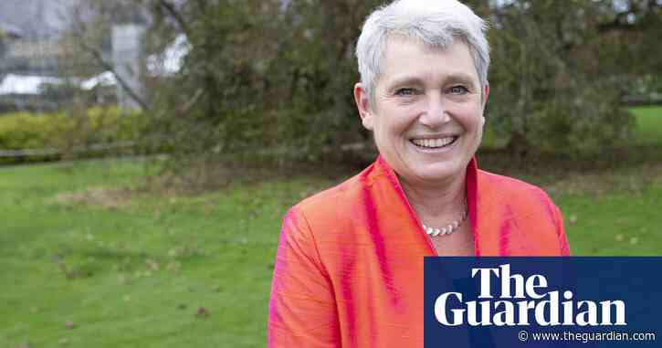 UK needs Covid-style push on dementia drugs, says ex-head of vaccine taskforce