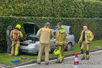 Technisch defect veroorzaakt brand onder motorkap