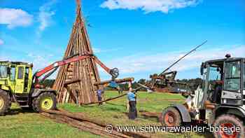 Spektakel in Dobel: Höhenfeuer lockt Besucher an