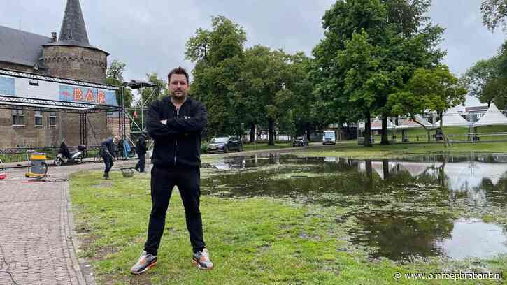 Zware regen maakt moeras van kasteeltuin, concert last minute afgelast