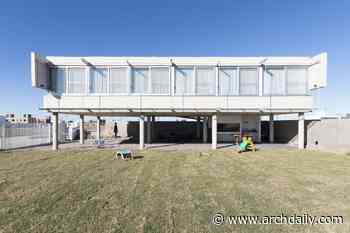 House Between Columns / Esteras Perrote