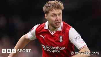 Bristol Rovers sign Rotherham midfielder Lindsay