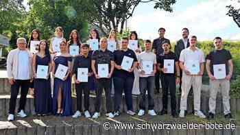 Kaufmännische Schule Nagold: 16 Absolventen freuen sich über Fachhochschulreife