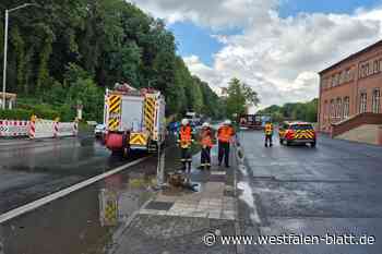 Fahrbahnen stehen unter Wasser