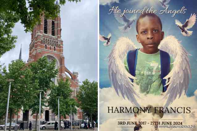 Familie en vrienden nemen afscheid van Harmony (7), die verdronk in De Mosten: “Ik wil gerechtigheid voor mijn zoon”