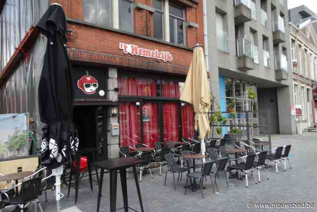 Dronken man valt klanten van café Hemelrijk  lastig en wordt aangehouden