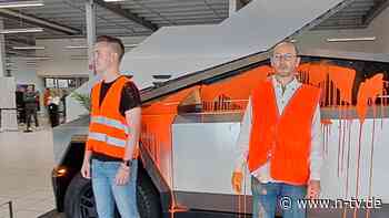 Protestaktion in Hamburg: Aktivisten färben Tesla-"Cybertruck" orange