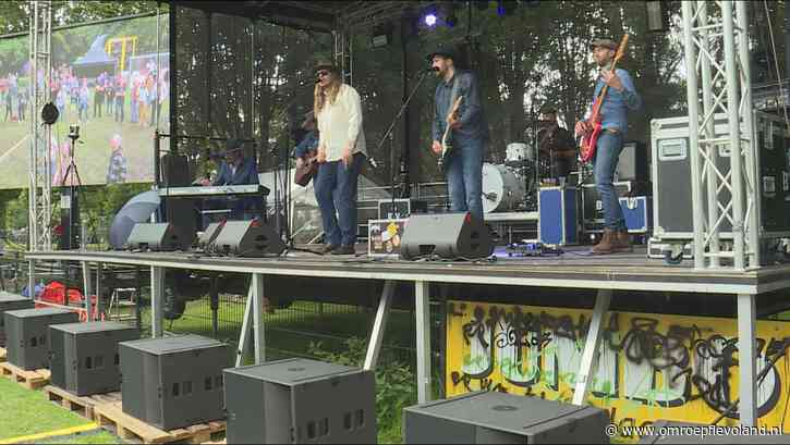 Lelystad - Jolpop dit jaar modderig en nat, maar toch een groot feest
