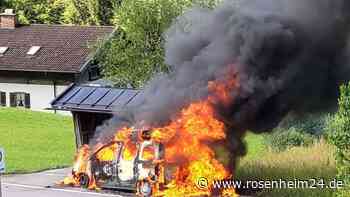 „Vermutlich technischer Defekt“ – Auto an Alpenstraße bei Ramsau in Brand