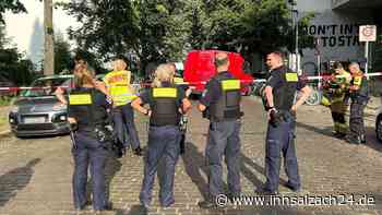 Im Streit um Parklücke: Mann (37) erstochen – Angehörige werfen Flaschen auf Polizei