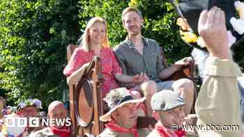 Sizzling 'love trial' couples taking home the bacon