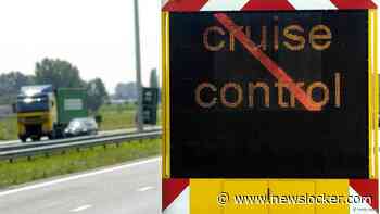 Takelwagen dwingt bus die geen vaart kan minderen tot noodstop in België