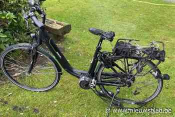 Elektrische fiets vat vuur tijdens opladen batterij