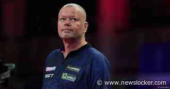 Nieuw tenue mag niet baten, exit Raymond van Barneveld op World Matchplay: ‘Geen verklaring voor’