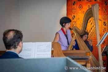 Harpiste Anneleen lokt vader Rik naar geheim verjaardagsconcert: “Hij is speciaal voor ons”