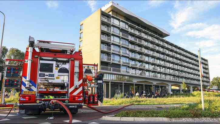 Emmeloord - Bewoner van De Golfslag gewond door brand, brandweer ontruimde twintig appartementen