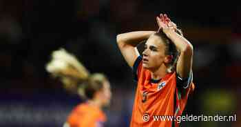 Vivianne Miedema is terug (en nu al onmisbaar?): ‘Ik denk dat we mij in bubbeltjes­plas­tic moeten rollen’