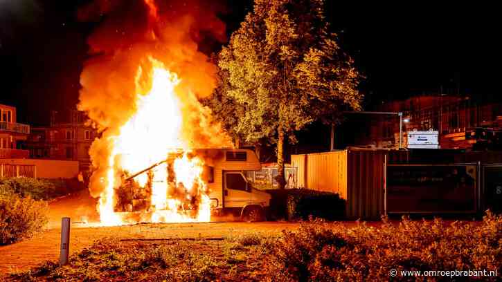 Camper volledig verwoest nadat omwonenden 'vuurwerk horen knallen'