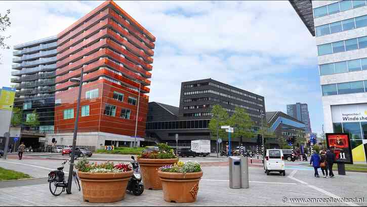 Almere - Almere wil plantenbakken vervangen door betonnen blokken, 'Totaal belachelijk'