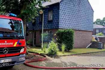 Droogkast vat vuur: drie mensen ademen rook in
