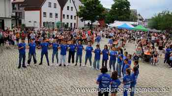 "Live im Sperrbezirk": Griechischer Abend lockt hunderte Besucher auf den Illertisser Marktplatz