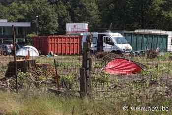Puin ruimen na raveparty in As: “Afro Latino maakte veel meer lawaai”