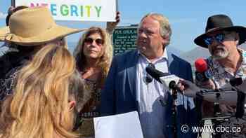 Kamloops mayor vows to stay on amid calls for resignation