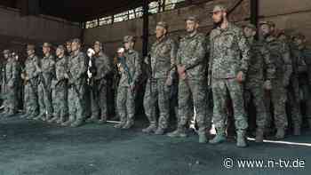 Angriff auf russische Stellung: Ukrainische Brigade zeigt Einsatz von Ex-Häftlingen