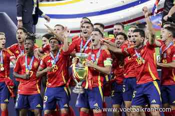 🎥 EVIVA ESPAÑA! Europese kampioenen toeren door open bus door Madrid én bouwen waanzinnig feestje met de fans