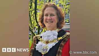 Mayor to reduce duties after cancer diagnosis