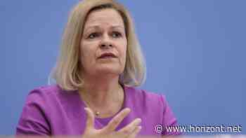 Rechtsextremes Magazin: Bundesinnenministerin Nancy Faeser verbietet Compact